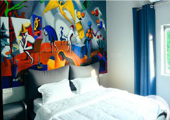 共青城对于酒店的墙体彩绘而言更注重哪些方面？